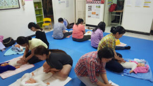 2016/12/25嬰幼兒按摩自費班課程照片1