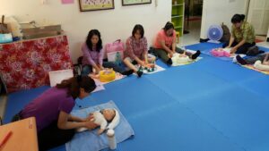 2016/12/25嬰幼兒按摩自費班課程照片8