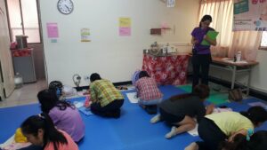 2016/12/25嬰幼兒按摩自費班課程照片9