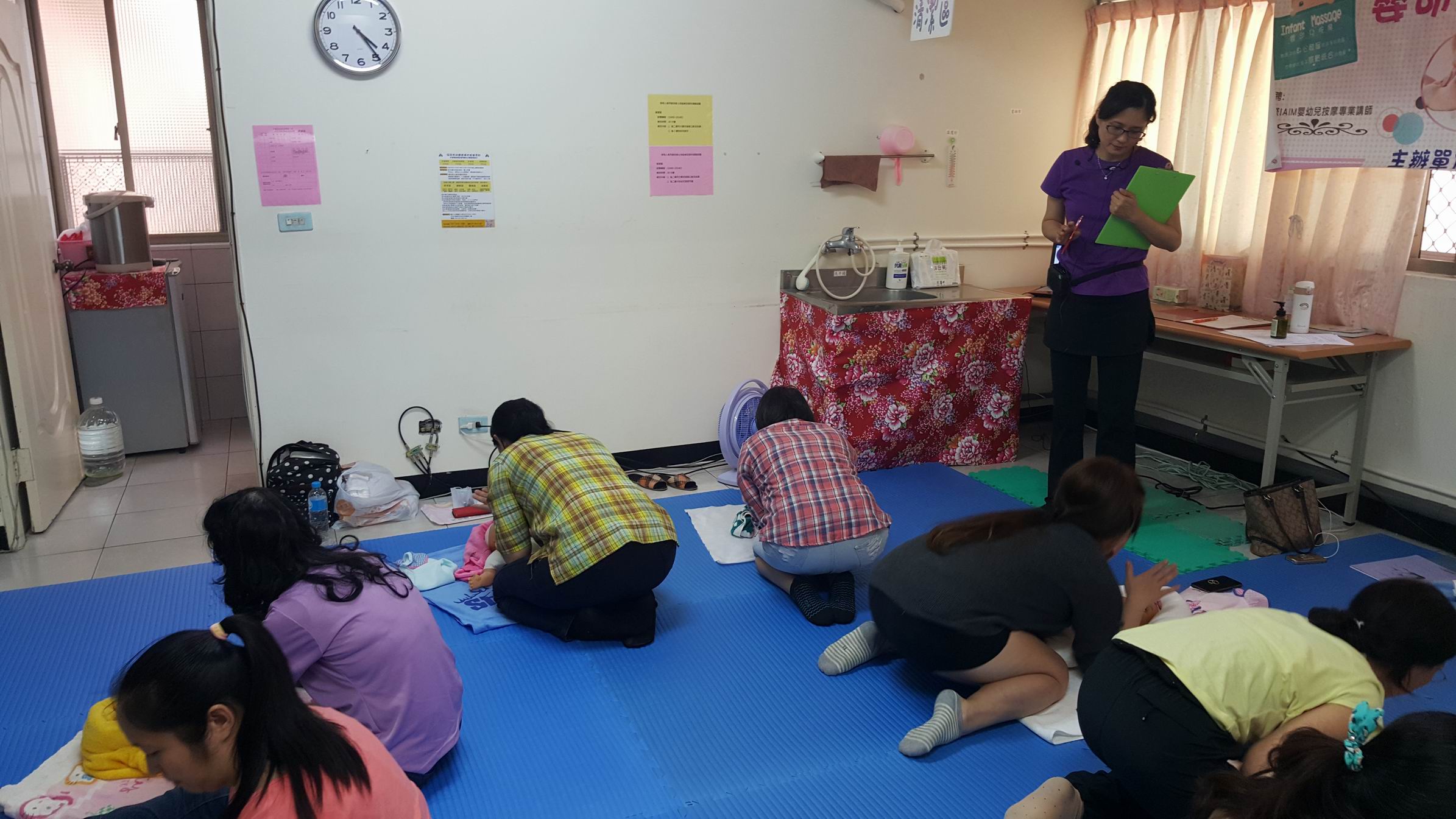 2016/12/25嬰幼兒按摩自費班課程照片9