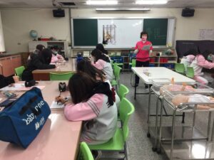 110/01/12三民家商嬰幼兒呼吸道阻塞急救法照片1