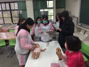 110/01/12三民家商嬰幼兒呼吸道阻塞急救法照片7