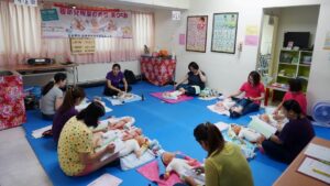 2016/12/25嬰幼兒按摩自費班課程照片13