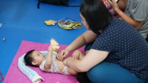 2016/12/25嬰幼兒按摩自費班課程照片14