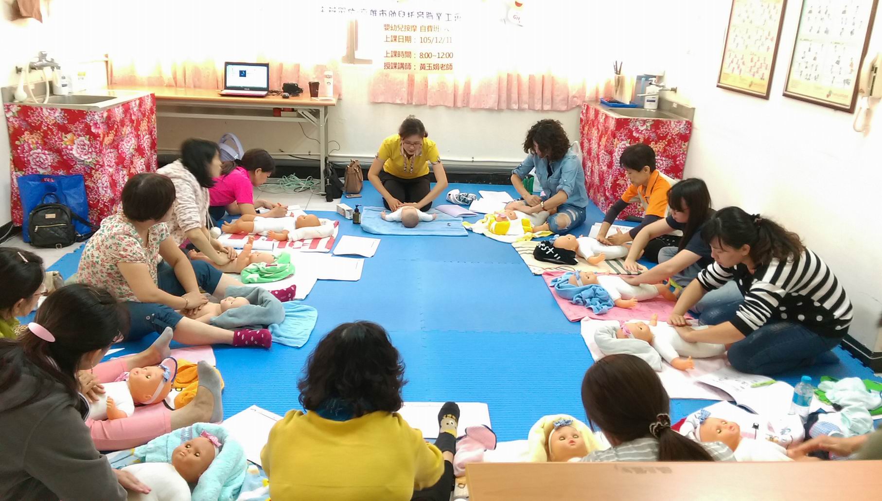 2016/12/25嬰幼兒按摩自費班課程照片17