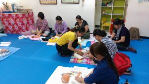 2016/12/25嬰幼兒按摩自費班課程照片19