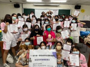 111/10/30三民家商保母技術醫護區實作合照3
