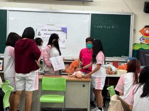 111/10/30三民家商保母技術醫護區實作照片3