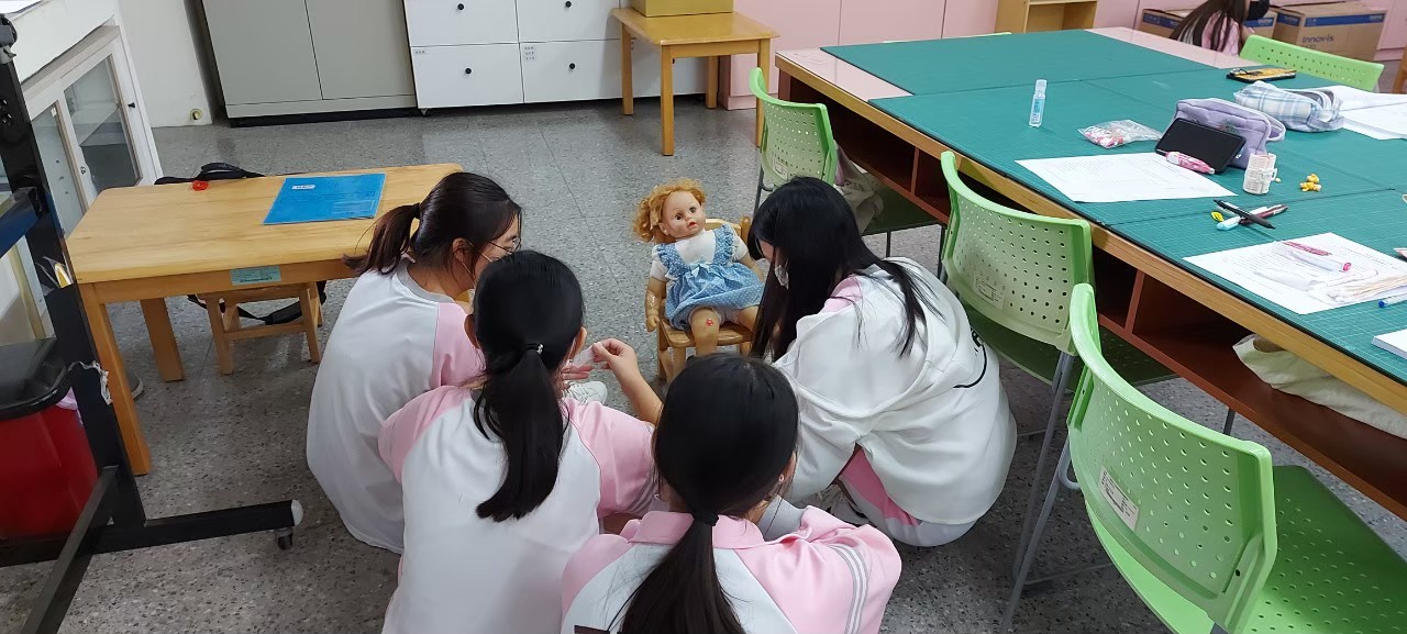 111/10/30三民家商保母技術醫護區實作照片4