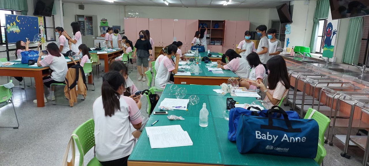 111/10/30三民家商保母技術醫護區實作照片5