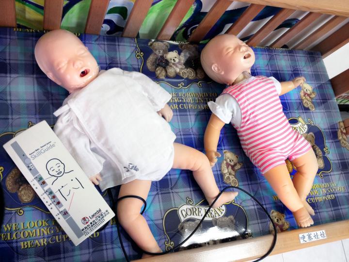 高雄市幼兒托育職業工會-保母術科大昌教室(安全醫護區-哽塞、CPR娃娃)